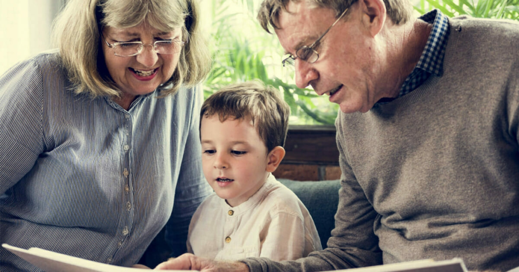 Nonni che viziano i nipoti