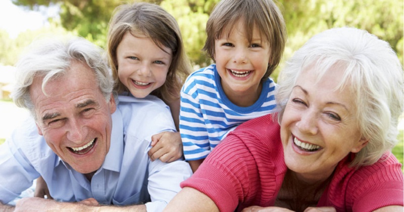 Nonni che viziano i nipoti