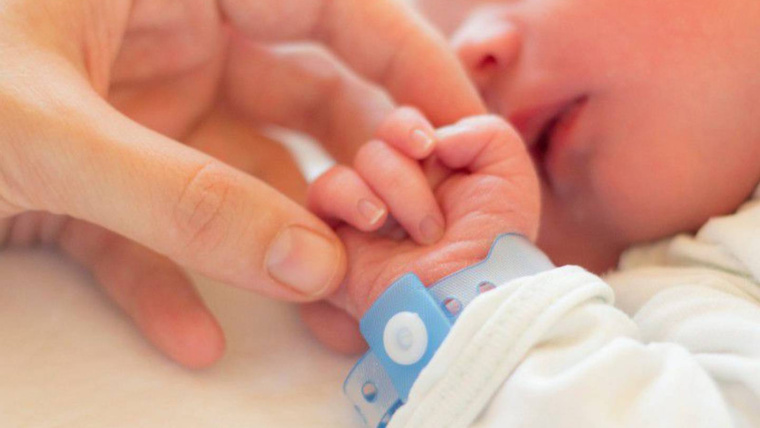 5 regole che tutti devono rispettare quando porti a casa il neonato