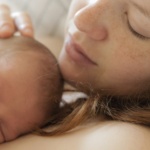 Una mamma esausta: "Non dovresti far visita a chi ha appena partorito". Ecco il perché!