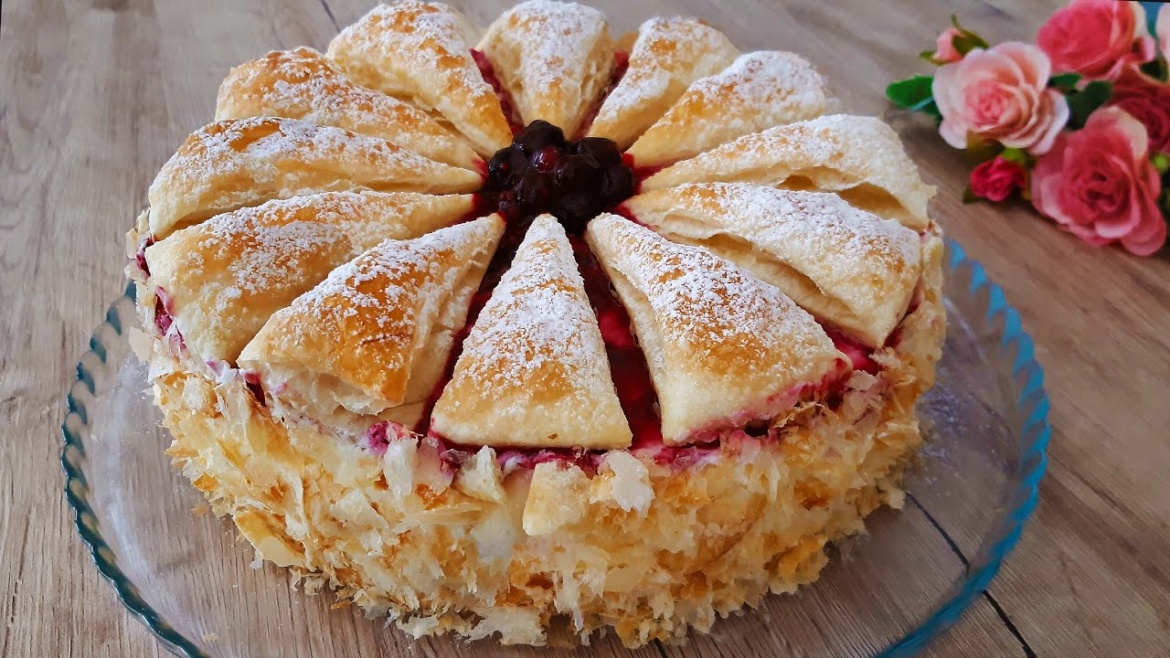 Torta panna e yogurt ai frutti di bosco: niente farina, olio e burro. Si prepara così!