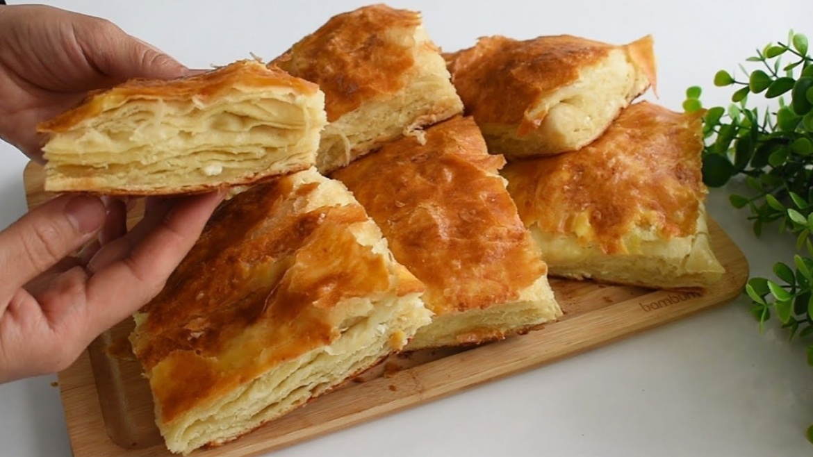 Pane croccante alla feta greca, così buono e facile che non lo comprerai più!