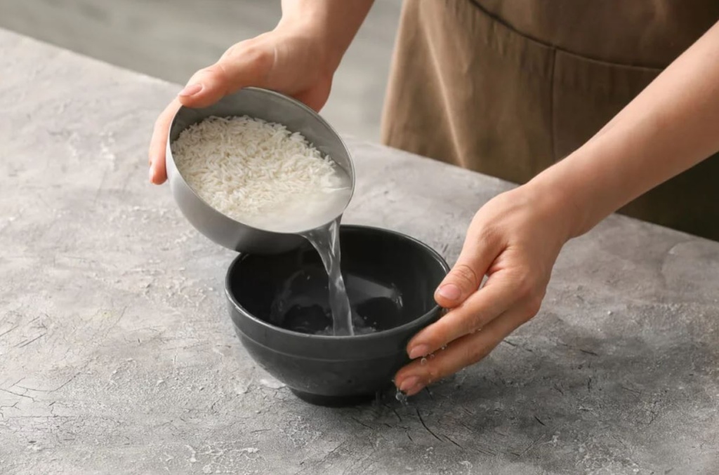 Rýžová voda v rostlinách